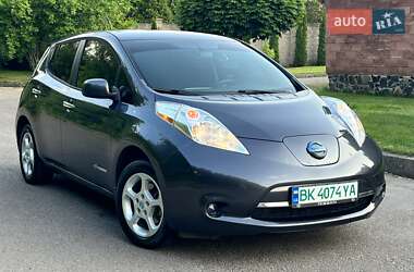 Хетчбек Nissan Leaf 2013 в 
