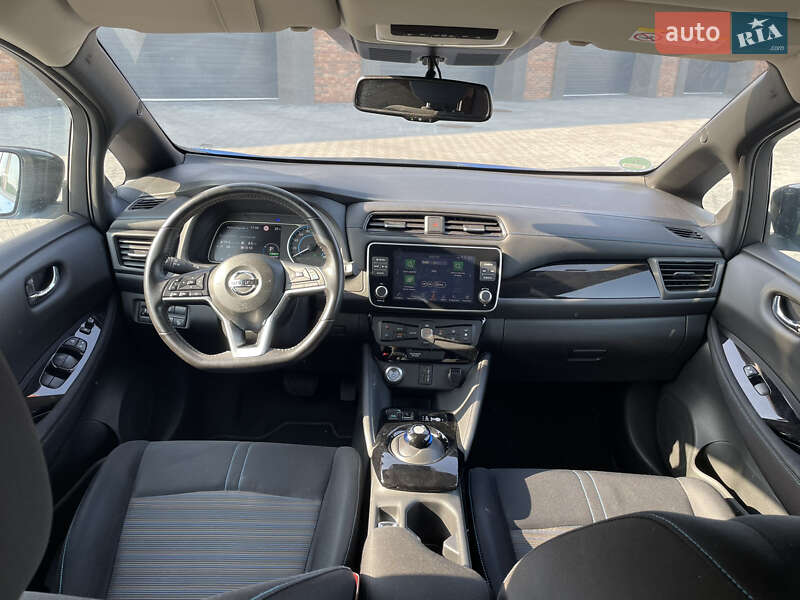 Хетчбек Nissan Leaf 2021 в Чернівцях