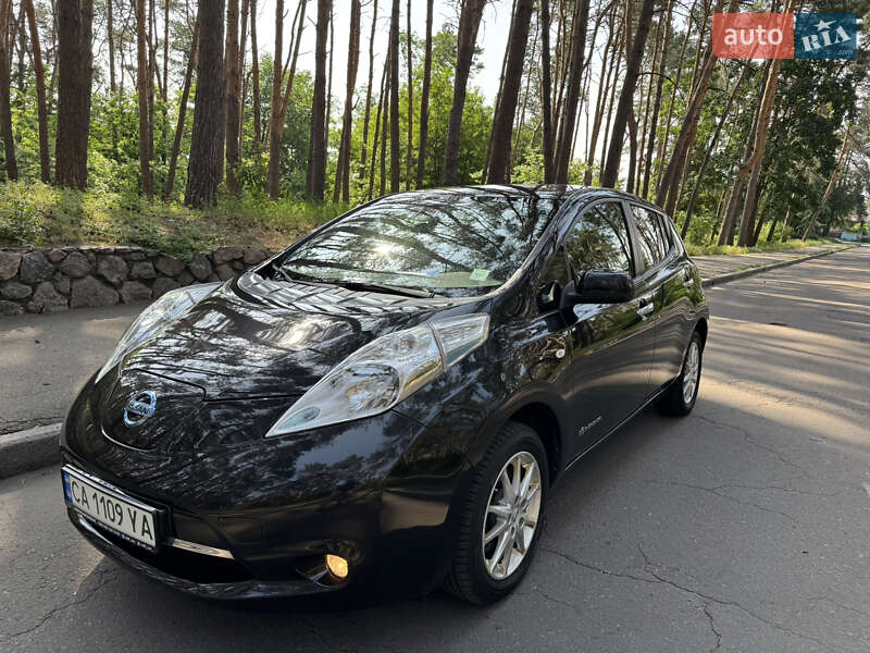Хэтчбек Nissan Leaf 2014 в 