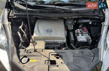 Хэтчбек Nissan Leaf 2014 в 