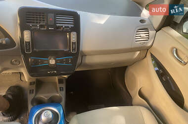 Хэтчбек Nissan Leaf 2012 в 