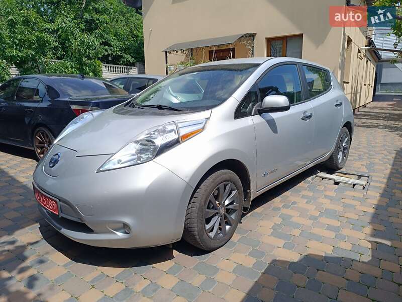 Хэтчбек Nissan Leaf 2015 в Ровно