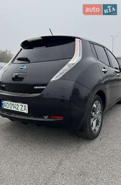 Хэтчбек Nissan Leaf 2013 в 
