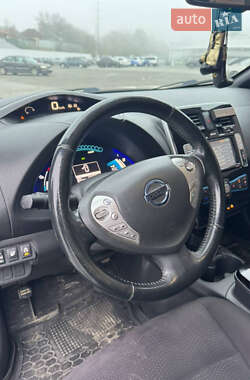 Хэтчбек Nissan Leaf 2013 в 