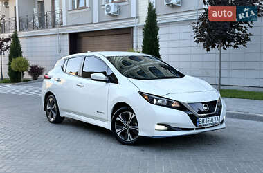 Хэтчбек Nissan Leaf 2019 в 
