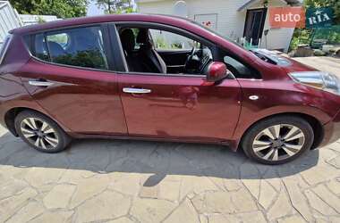 Хэтчбек Nissan Leaf 2016 в 