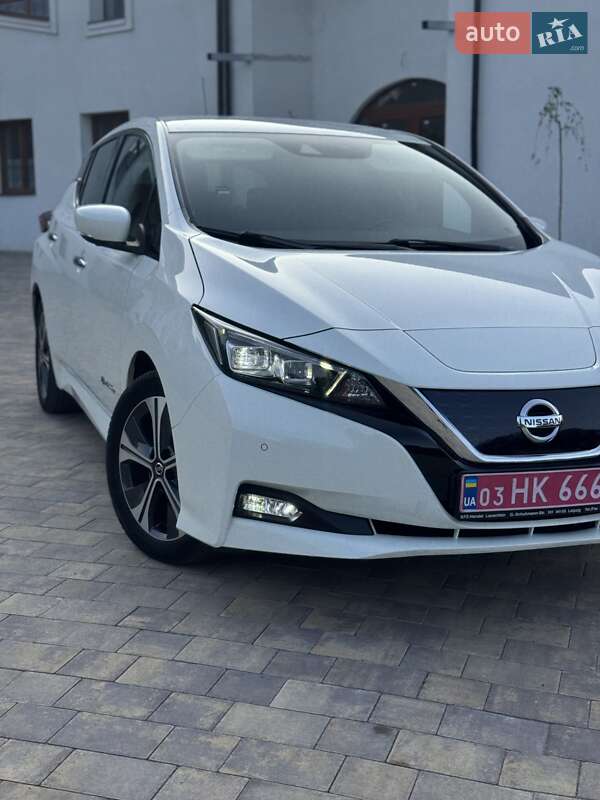 Хэтчбек Nissan Leaf 2019 в Долине