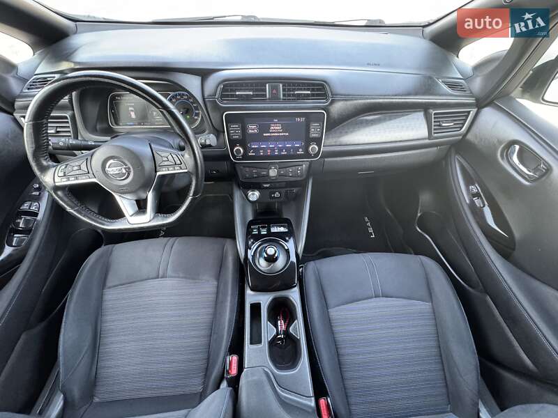 Хэтчбек Nissan Leaf 2019 в Долине