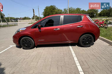 Хэтчбек Nissan Leaf 2014 в 