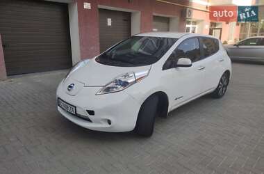 Хэтчбек Nissan Leaf 2015 в 