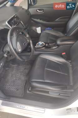 Хэтчбек Nissan Leaf 2015 в 