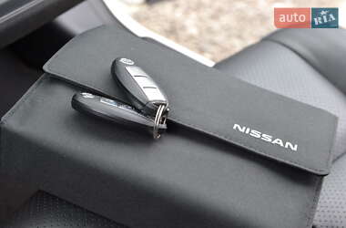 Хэтчбек Nissan Leaf 2016 в 