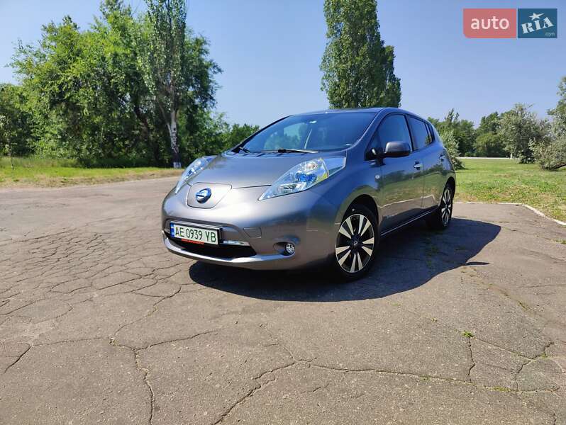 Хэтчбек Nissan Leaf 2014 в 