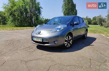 Хэтчбек Nissan Leaf 2014 в 