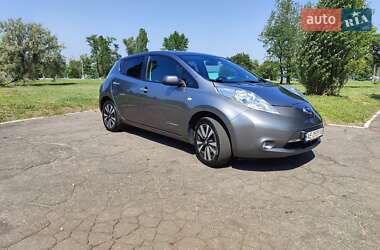 Хэтчбек Nissan Leaf 2014 в 
