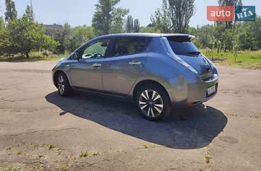 Хэтчбек Nissan Leaf 2014 в 