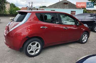 Хэтчбек Nissan Leaf 2012 в 