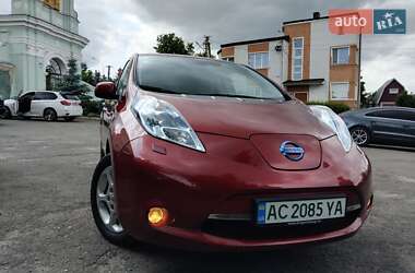 Хэтчбек Nissan Leaf 2012 в 