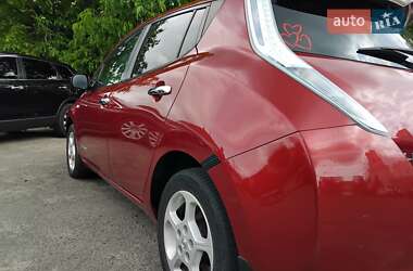 Хэтчбек Nissan Leaf 2012 в 
