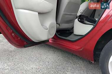 Хэтчбек Nissan Leaf 2012 в 