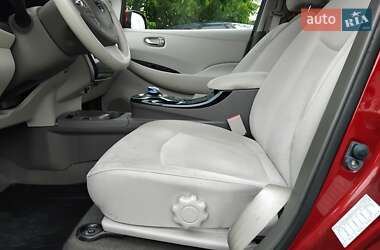 Хэтчбек Nissan Leaf 2012 в 