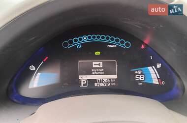 Хэтчбек Nissan Leaf 2012 в 
