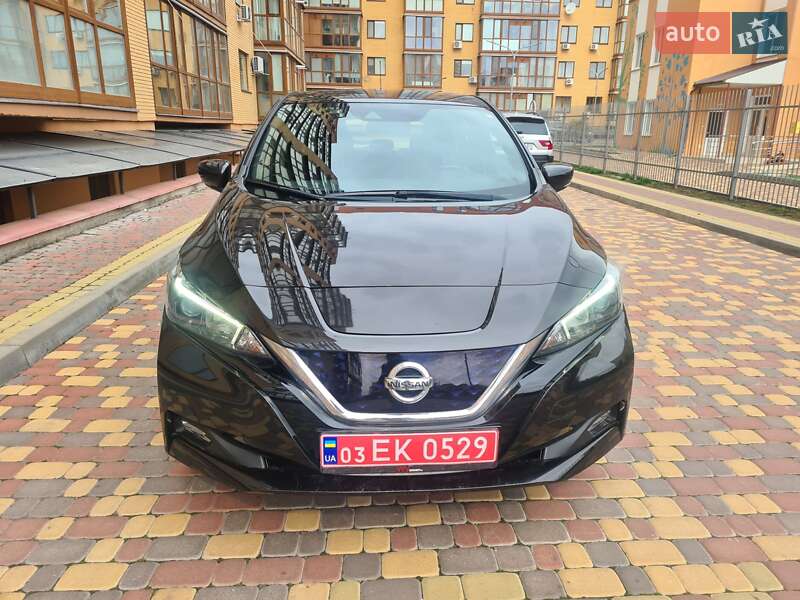 Хэтчбек Nissan Leaf 2018 в 