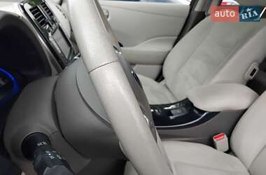 Хэтчбек Nissan Leaf 2012 в 