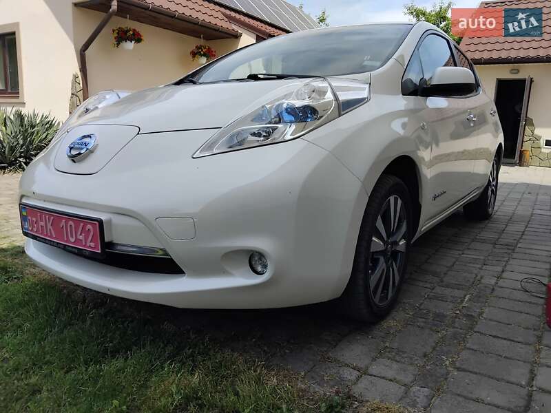 Хетчбек Nissan Leaf 2017 в 
