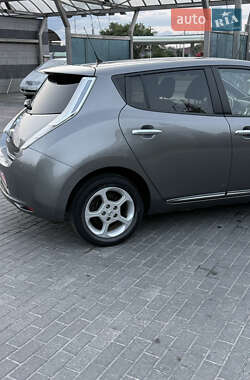Хэтчбек Nissan Leaf 2016 в 