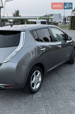 Хэтчбек Nissan Leaf 2016 в 