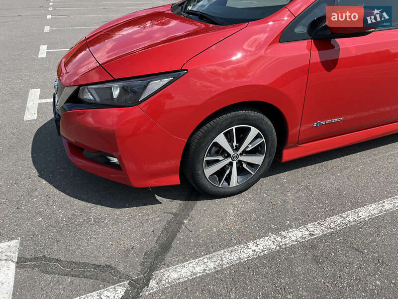 Хэтчбек Nissan Leaf 2019 в Киеве