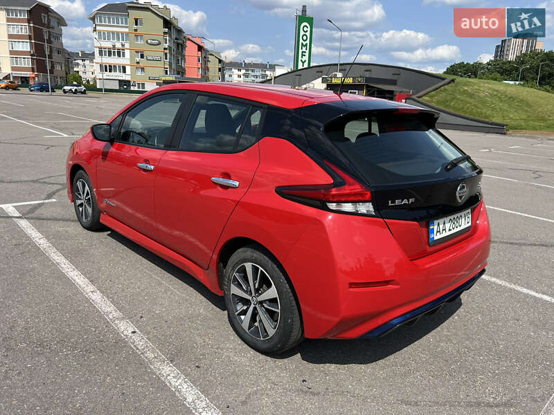 Хэтчбек Nissan Leaf 2019 в Киеве