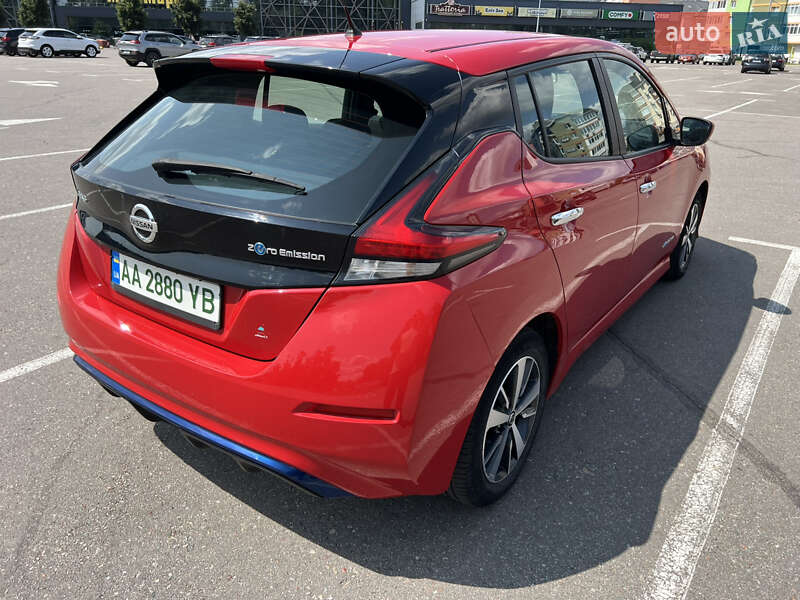 Хэтчбек Nissan Leaf 2019 в Киеве