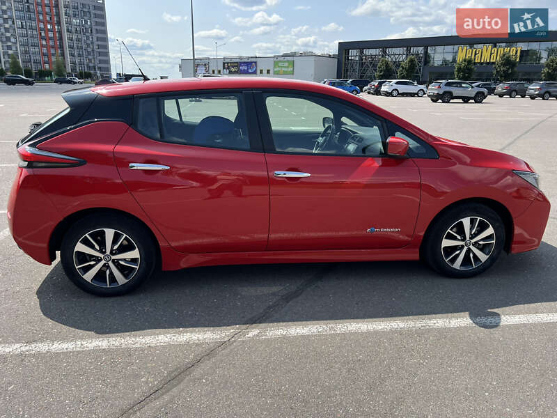 Хэтчбек Nissan Leaf 2019 в Киеве