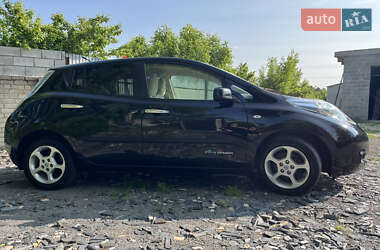 Хэтчбек Nissan Leaf 2012 в 
