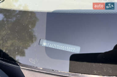 Хэтчбек Nissan Leaf 2012 в 
