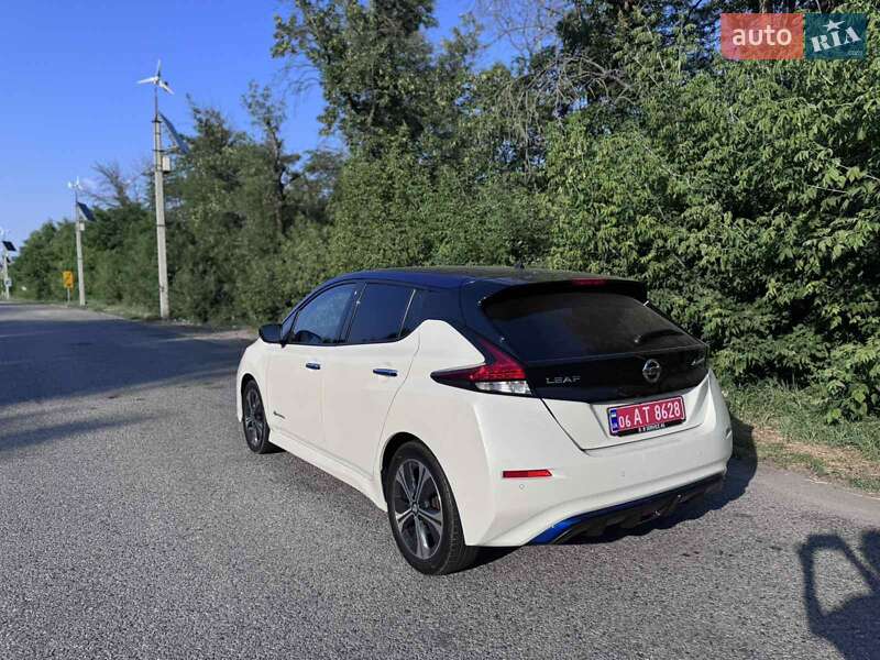 Хетчбек Nissan Leaf 2019 в Дніпрі