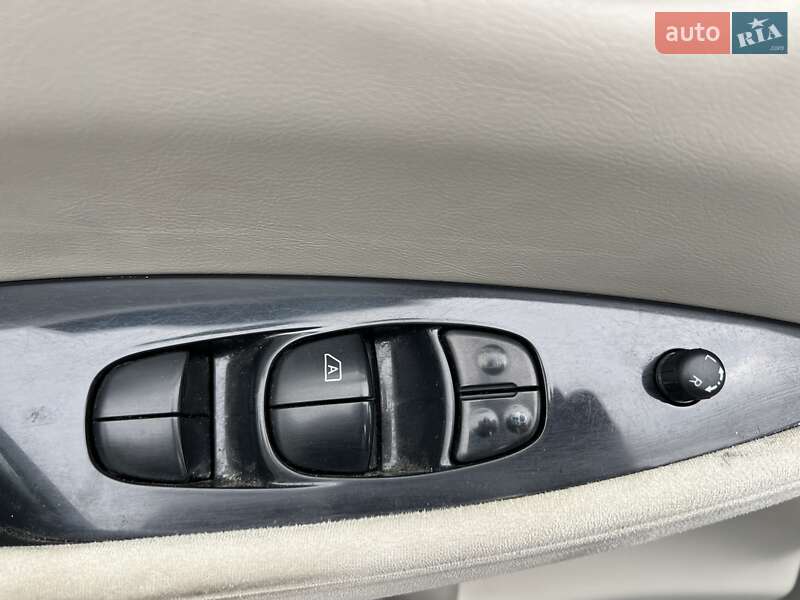 Хетчбек Nissan Leaf 2012 в Києві