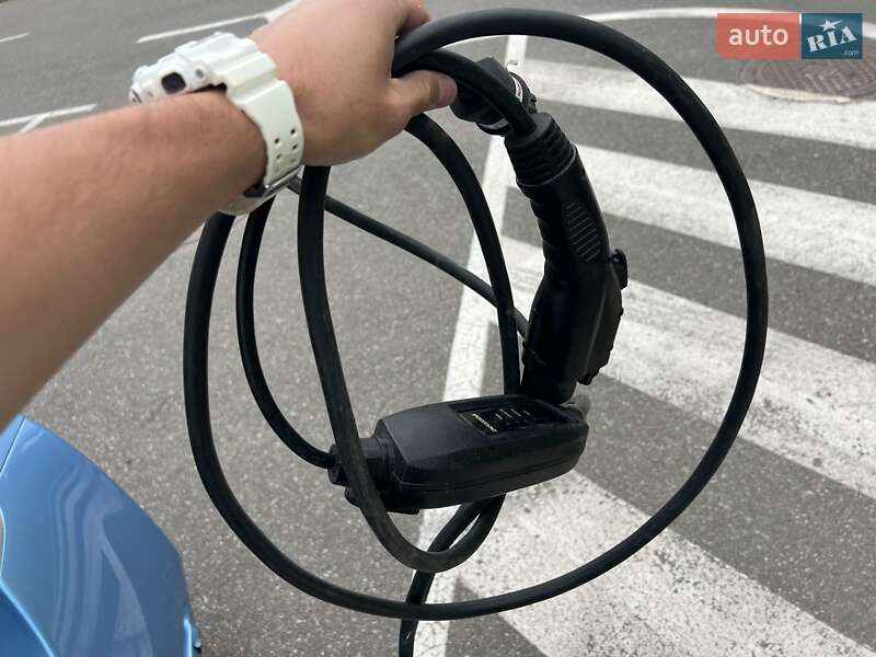 Хетчбек Nissan Leaf 2012 в Києві