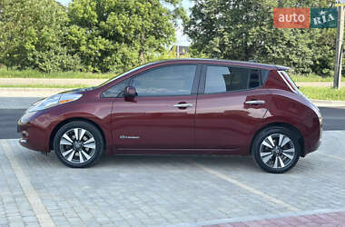 Хэтчбек Nissan Leaf 2016 в 