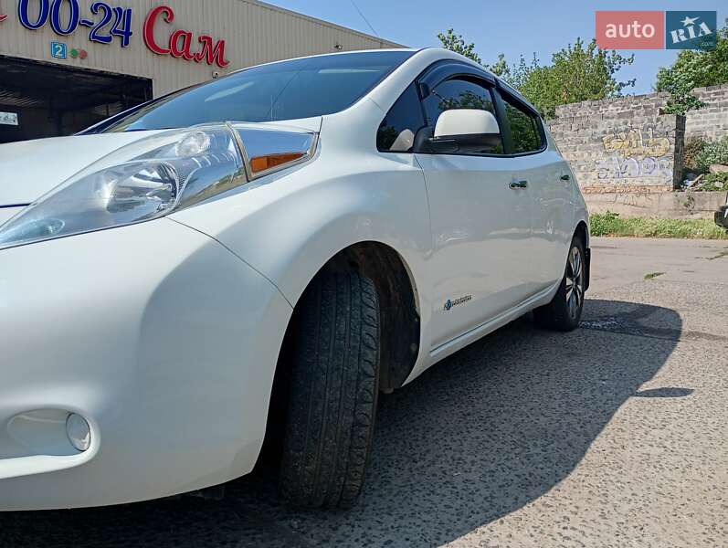 Хэтчбек Nissan Leaf 2013 в Кривом Роге