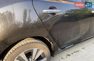 Хетчбек Nissan Leaf 2015 в 