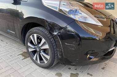 Хетчбек Nissan Leaf 2015 в 