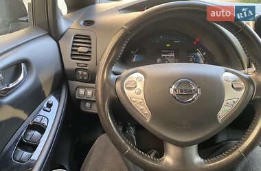Хетчбек Nissan Leaf 2015 в 