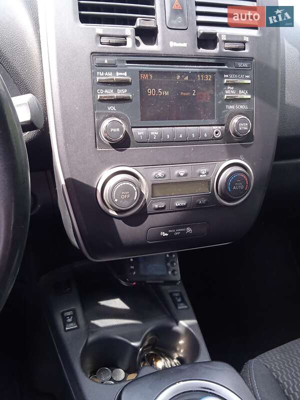 Хэтчбек Nissan Leaf 2015 в Днепре