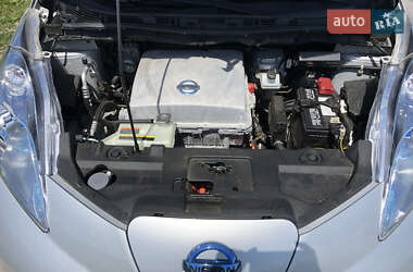 Хэтчбек Nissan Leaf 2013 в 