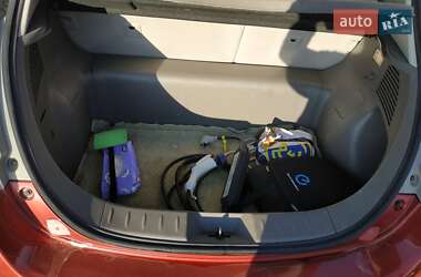 Хэтчбек Nissan Leaf 2012 в 