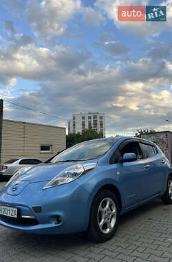 Хэтчбек Nissan Leaf 2012 в 