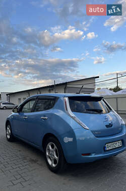 Хэтчбек Nissan Leaf 2012 в 